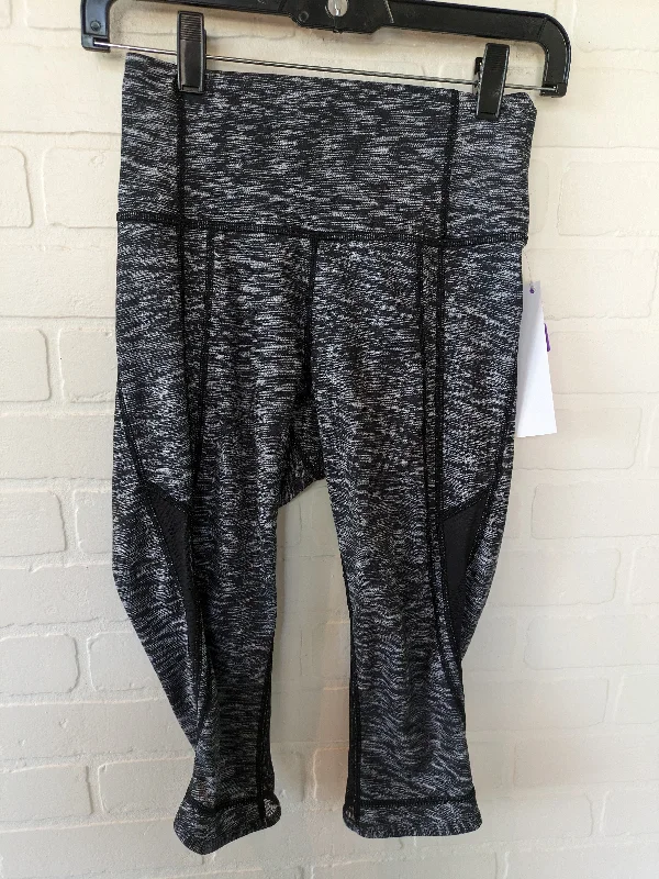 Black Athletic Leggings Capris Lululemon, Size 4 Beach