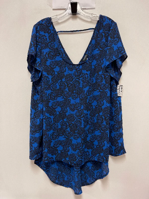 Top Short Sleeve By Torrid In Black & Blue, Size: 1x Laid